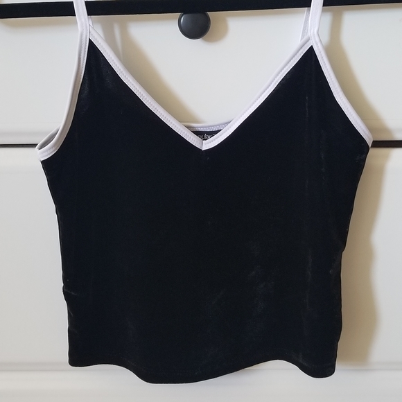 Popular 21 Black and White Velvet Spaghetti Strap Crop Top - Picture 2 of 6